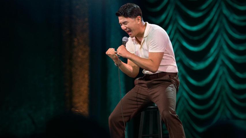 مشاهدة عرض Ronny Chieng: Love to Hate It 2024 مترجم