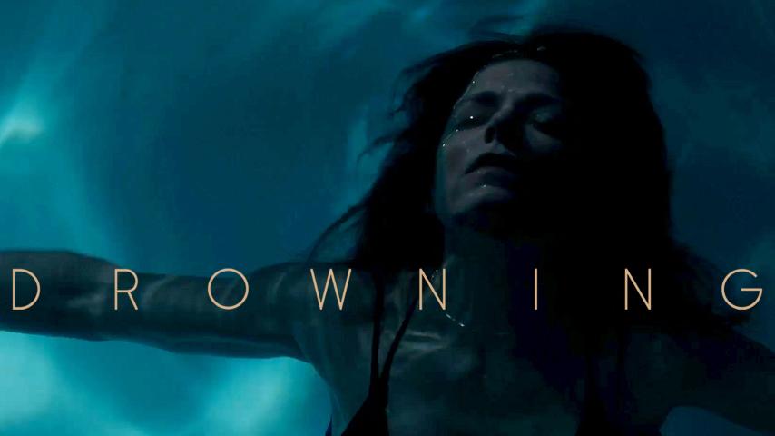 مشاهدة فيلم Drowning 2019 مترجم